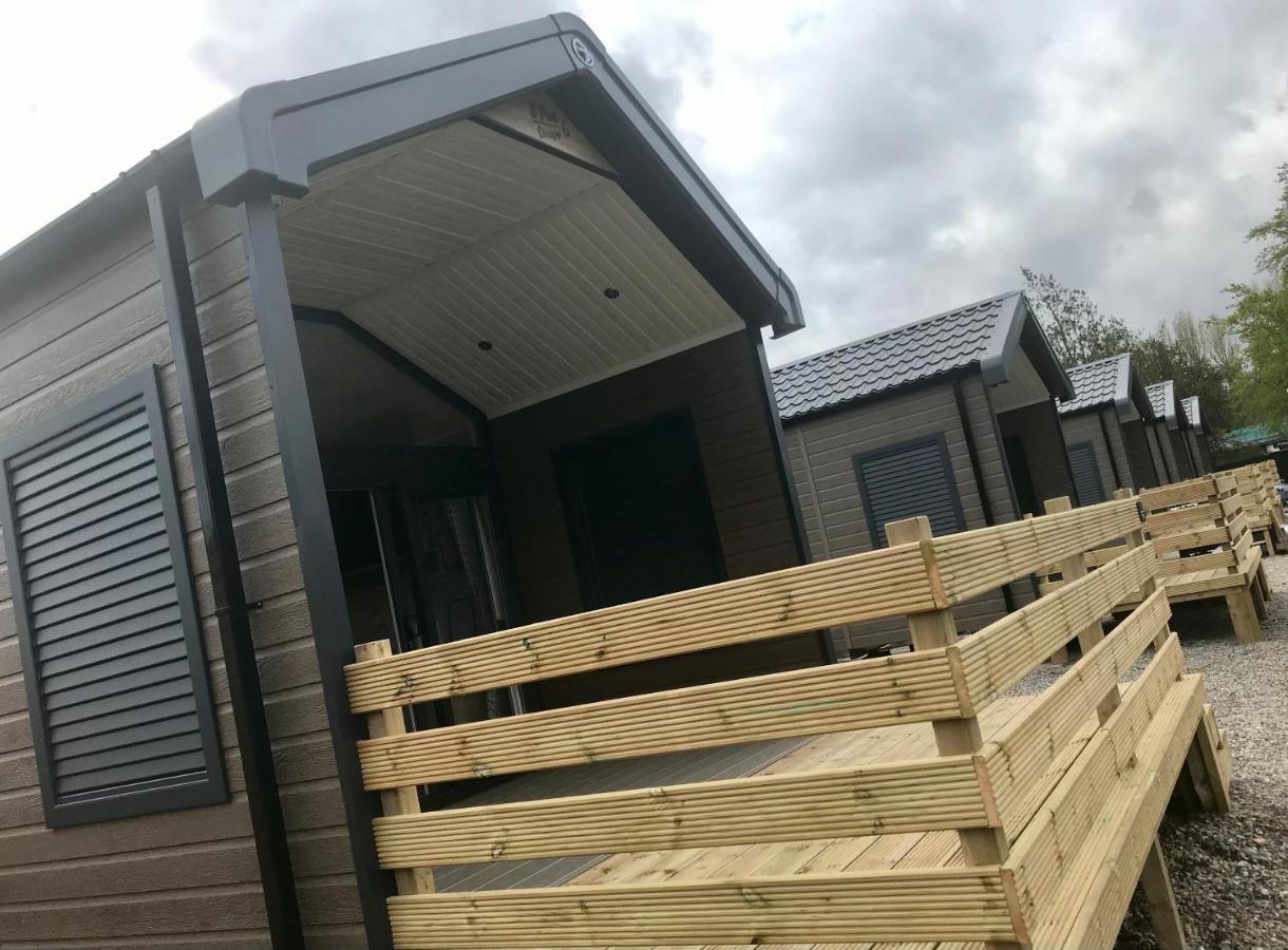 Caledonian Lodges 2 אינברנס מראה חיצוני תמונה